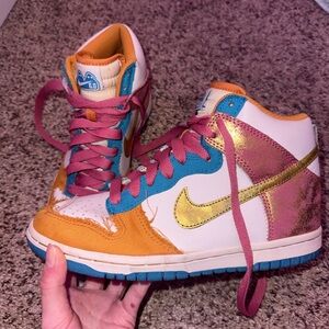 Rare 2009 Nike Dunk High 6.0 in Swan Metallic Gold